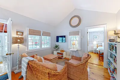 Image de Cape Cod Charmer & Bonus Cottage | Big Yard | 3-Min Walk to Beach