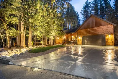 Image de Lazy Bear Lodge by AvantStay | 🌲 Pine Tree Paradise w/ Game Room