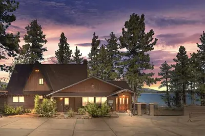 Image de Lakefront, Dock, Hot Tub, Swingset, Deck Views | Classic Lake House by AvantStay