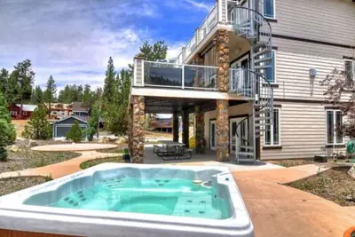 Image de Hot Tub, Game Room, Boat Dock | Walk to Boulder Bay Park | Boulder Bay Lodge