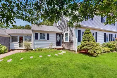 Image de Updated Retreat w/ Lots of Perks: Big Yard, Canoe, Bikes Stroll to Long Pond