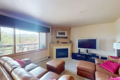 Image de Wildernest Condo Close to Top Ski Resorts + Free WiFi