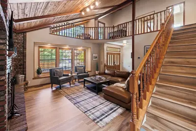 Image de Alpenglow Chateau by AvantStay | Ideal Big Bear Location w/ Pool Table & Hot Tub