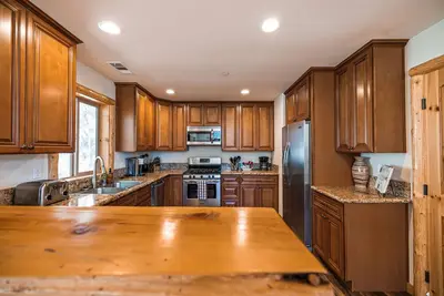 Image de Mountain Air by AvantStay | ⛰️ 🎱 Stunning Log Cabin in Big Bear w\/ Pool Table