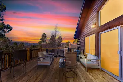 Image de Hot Tub, Fire Pit, Game Room, Large Deck, Views | Angels Camp Lodge by AvantStay