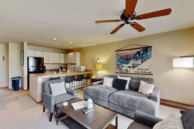Image de Vail-View Condo w/ Balcony, Bbq, Large Indoor Pool-Near Skiing