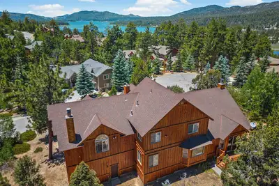 Image de Sleeps 27 | 2 Homes Near the Lake, Hot Tub + Views | Castle Glen Estates
