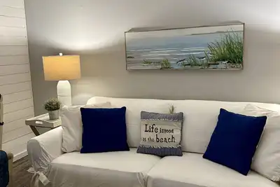 Image de Quaint beach condo getaway -1st floor--very short walk to the beach!