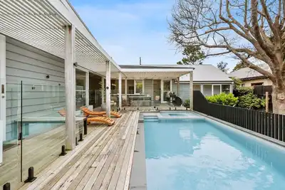 Image de Coastal Mt Martha, Pool & spa, 10 homes to the beach, walk to shops & cafes.