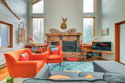 Image de Whimsical Winhall Cottage w\/ Fire Pit!