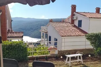Top equipped apartment with sea view!