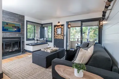 Image de Summer Stays Available! Contemporary Condo Elkhorn Golf Course with West-Facing Views