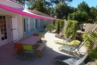 Image de House on closed courtyard in the pines 300m from the sea