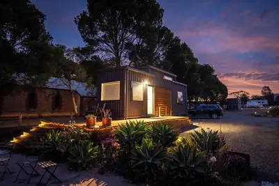 Image de The Pink Lake Tiny House - 'Peony' - Lake Bumbunga (Lochiel)