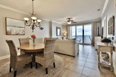 Image de ***Beautiful 2br/2ba at the Ocean Villa Sleeps 8 w/ Beach Chairs Incl***