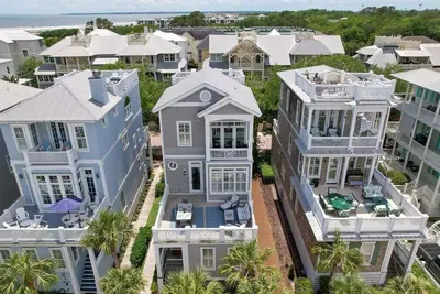 Image de Oleander Cottage Ocean Views, Steps from the Beach