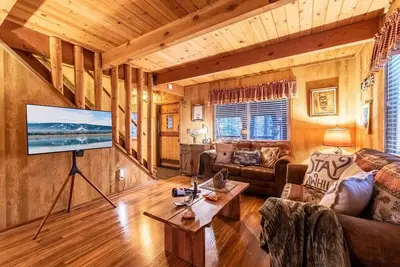 Image de 🐻🐾Oakwoods Cabins + Hot Tub🍁