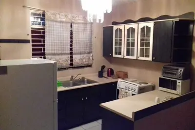 Image de Awesomenessss awaits you at this quiet modern apartment centrally located