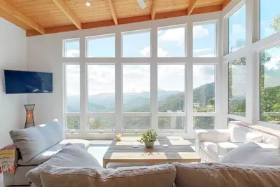 Image de Summit House - Modern Luxury w/ Million dollar views