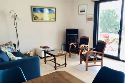 Image de 800 m des plages, grande maison familiale, grand jardin, centre ville, calme