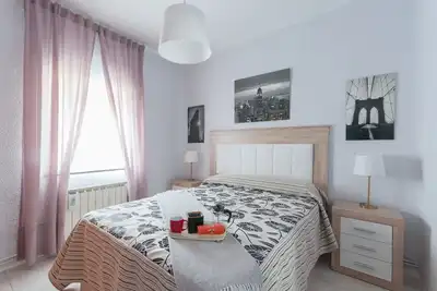 Image de 21 Gumers Wifi Metro A / C free street parking for families friends & couples
