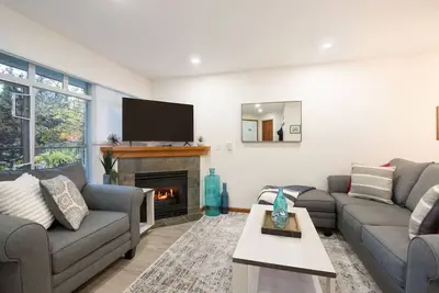 Image de New! 2br Townhouse: Private HotTub, Free Parking