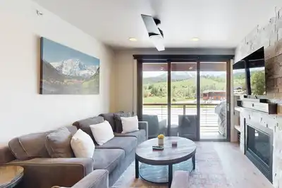 Image de Brand New Luxe Condo at Blue River Flats w/Home Office, Mountain Views, WiFi