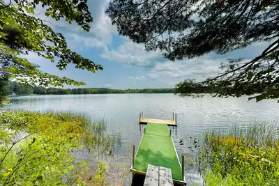 Image de 2 beautifully designed, off-the-grid homes with amazing lakefront views & access