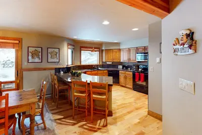Image de Luxury Family-Friendly Retreat with Garage | Shared Pool & Walk to Golf Club