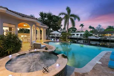 Image de Luxury Waterfront & Infinity Pool Paradise Sleeps 8
