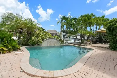Image de Waterfront Heated Pool Hot Tub Home by the Sea