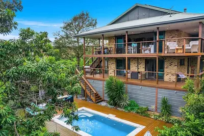 Image de Mulivista - spacious home with ocean views & pool
