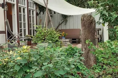 Image de Stylishly furnished vacation apartment surrounded by animals and nature