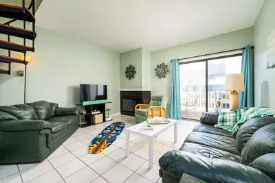 Image de Canal View Townhouse w/Private Deck, Washer/Dryer, & Private Balcony