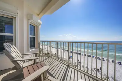 Image de Crystal Dreams - Beach Front Condominium with Views of the Ocean & Includes Shared Pool
