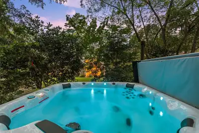 Image de Hot Tub | Pet Friendly| The Sunny Suite