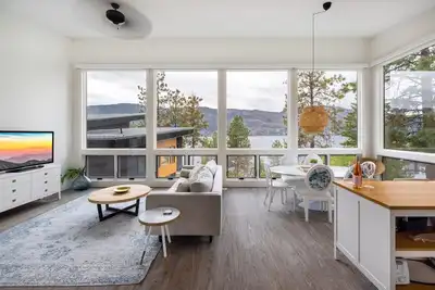 Image de Stunning views, clean & modern. Walk to the beach, wineries, cafe & orchards