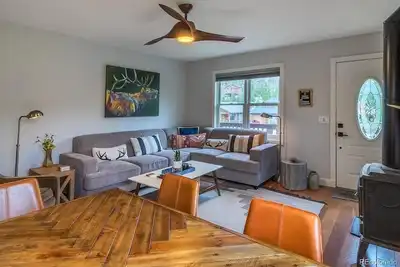 Image de Heart of Grand Lake I Tri-Level Th I Bright and Stylish Mountain Contemporary!