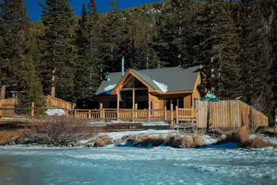 Image de Lake side Cabin with Hot tub and views of St. Mary’s Glacier