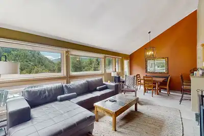 Image de Cozy Home w/ Loft, Heated Pool & Hot Tub - Near Slopes, Bus Route