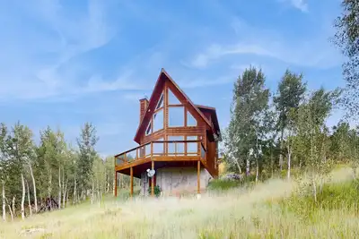 Image de Hillside dog-friendly retreat with lake & mountain views - walk to trails