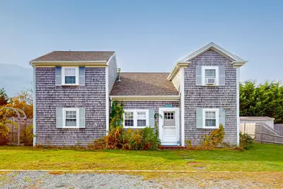 Image de Seabreeze Village Retreat by Pond | Walk to Sound & Trotting Park Beach