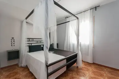 Image de 32 Marques Real Wifi A/C Free steet parking