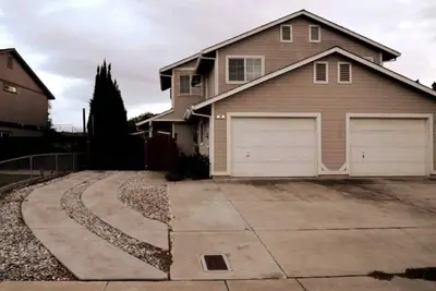 Image de Quite 3 bedroom 1. 5 bathroom 2 story house