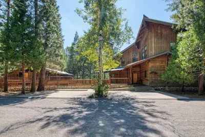 Image de Waterfall Lodge ~ Yellowstone Vibes + Ac + Space