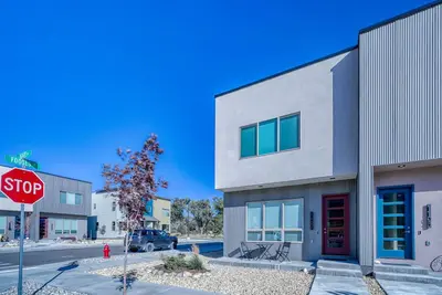 Image de Ponchita West- New 3 Bedroom- minutes to Ski Monarch