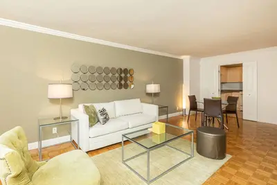 Stunning 1 Bedroom in Luxury High Rise with Views