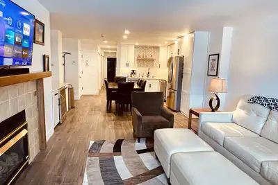 Image de Luxury 2/2 condo faces Beaver Creek and is steps from Gondola