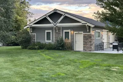 Image de Downtown Retreat - Cozy Getaway! Studio for 2, Local Golfing 50% Off!