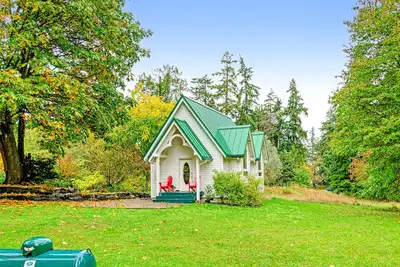 Image de Fairytale Cottage with a Lovely Meadow Setting, Patio & WiFi - Walk to Kvi Beach